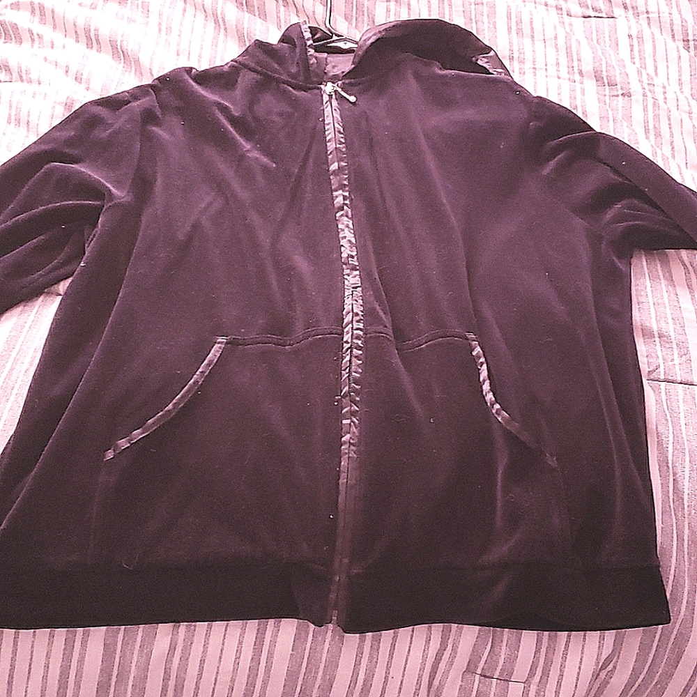 sweater 2x its black and is from Ashley Stewart